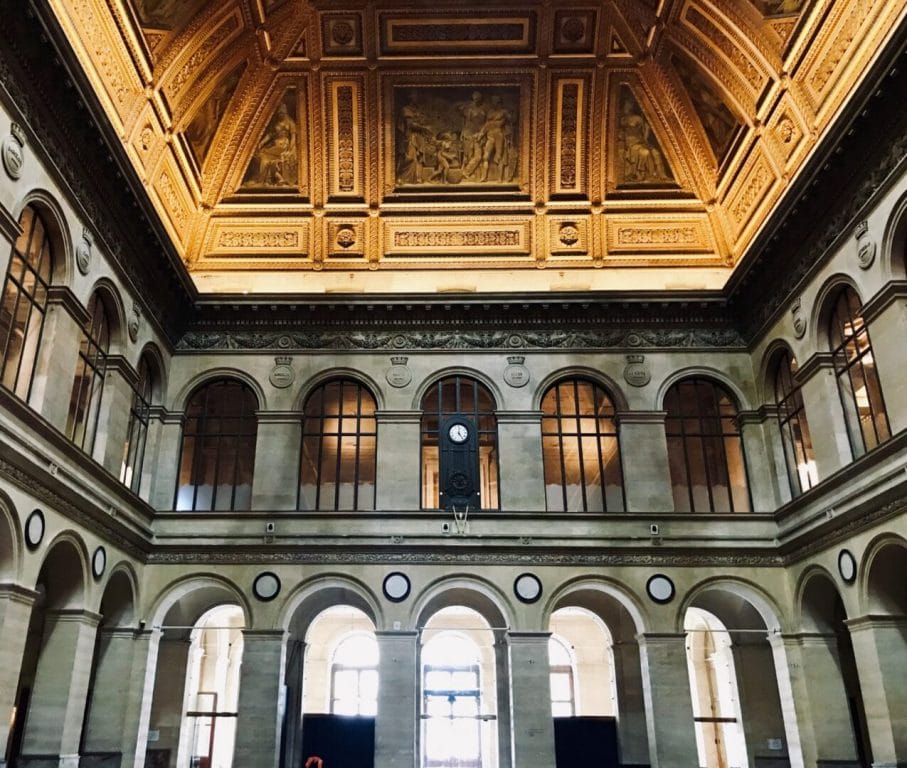 Paris stock exchange - the Palais Brongniart - photo 2